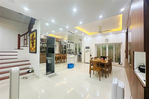 Spacious villa 3 bedroom with fully furnished in Long Bien