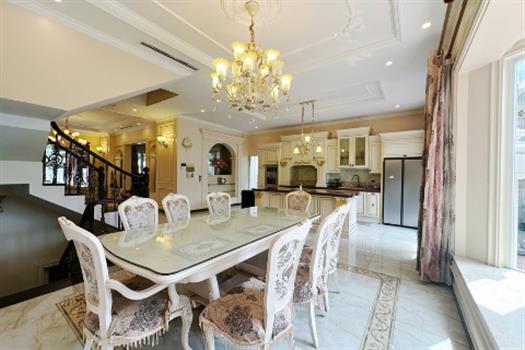 For Rent: 3 bedroom villa in Neoclassical Style at Vinhomes Riverside