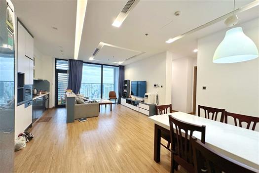 For rent: Modern 3 bedroom apartment in Vinhomes Metropolis with city view
