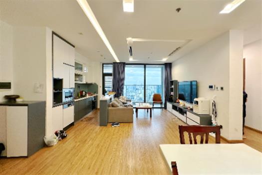 For rent: Modern 3 bedroom apartment in Vinhomes Metropolis with city view