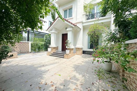 Modern spacious 3 bedroom  villa with  stunning lake view in Vinhomes Riverside