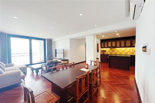 Luxurious 3 bedroom apartment with stunning lake views in Tu Hoa, Tay Ho