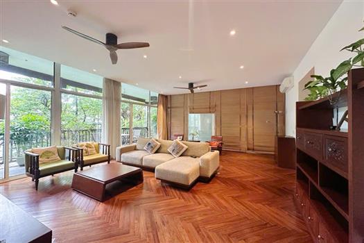 Peaceful and Spacious aparment with green balcony in Tay Ho