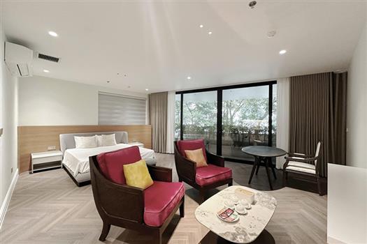 Peaceful lake view studio apartment with mordern furnished in Tay Ho