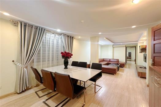 Cozy 3 bedroom apartment fully furnished in Ba Dinh