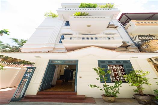 Elegant 4 bedroom house, fully furnished with beauty rooftop for rent in Ba Dinh