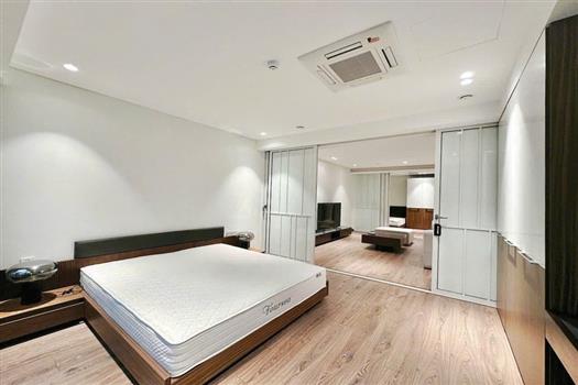 Modern 2 bedroom fully furnished for rent on Dang Thai Mai street