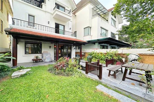 Magnificent lake view villa for rent in Vinhomes Riverside