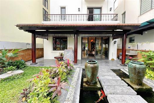 Magnificent lake view villa for rent in Vinhomes Riverside