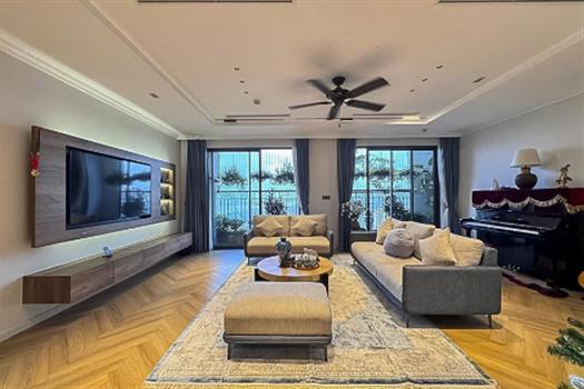 Modern 4 bedroom apartment in Sunshine Riverside, Balconies Overlooking the Red River & City Skyline