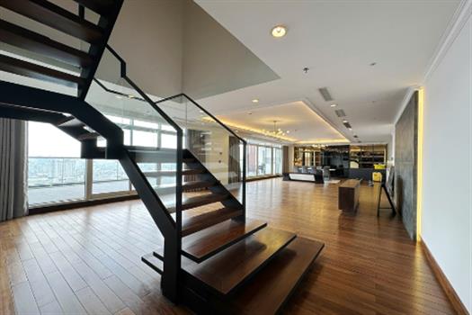 High-End 3 Bedroom Duplex Apartment at Lancaster, Beautiful Open Views