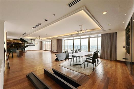 High-End 3 Bedroom Duplex Apartment at Lancaster, Beautiful Open Views