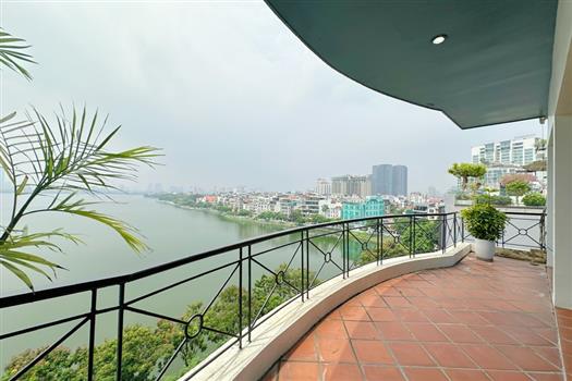 Spectacular lake view 03 bedroom apartment in the heart of Tay Ho, high floor, large balcony.