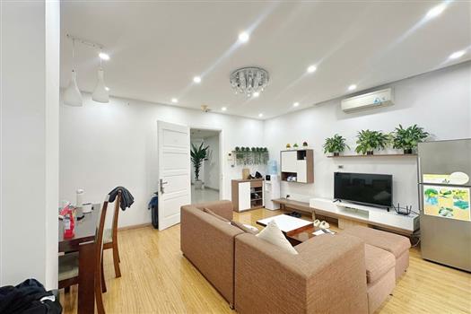 High floor 1 bedroom apartment for rent in Cau Giay, City view.