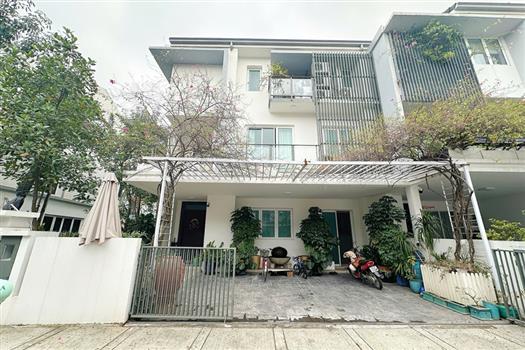 Spacious corner villa for rent in Nadyne area, Park City, Hanoi.