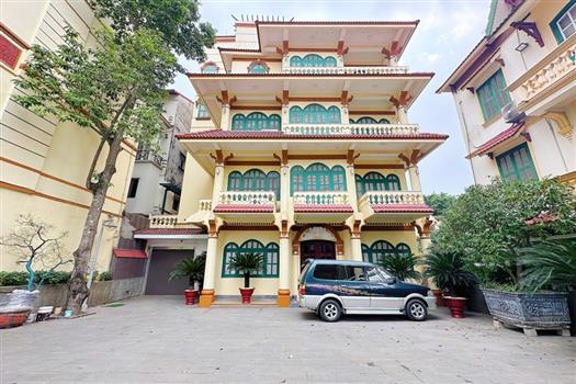 Spacious villa for rent in Tay Ho, with a large yard.