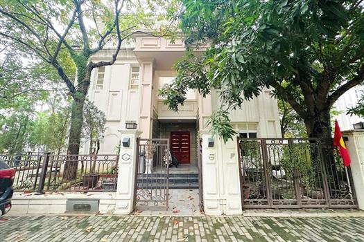 Spacious Villa for rent in Splendora An Khanh with Sauna, fully furnished