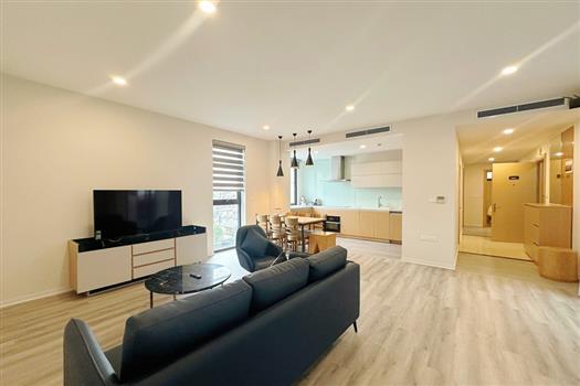 For Rent Cozy 4 bedroom apartment in Tay Ho, high floor