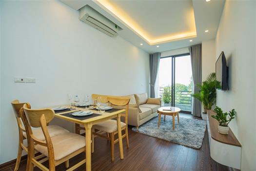 Lake view 2 bedrooom apartment for rent in Vu Mien Tay Ho. furnished