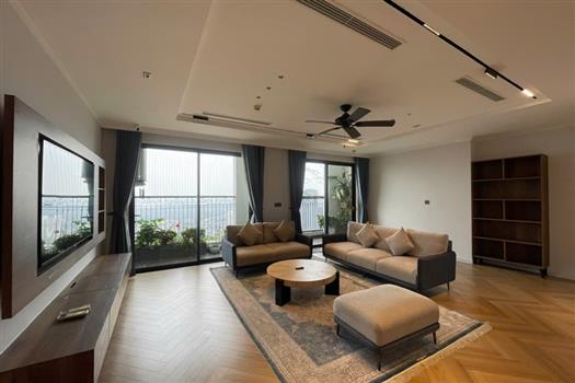 Modern 4 bedroom apartment in Sunshine Riverside, Balconies Overlooking the Red River & City Skyline