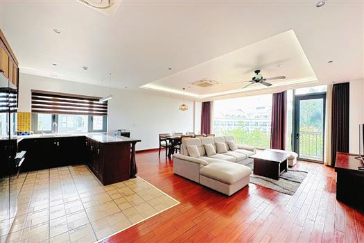 For rent 3-bedroom apartment with beautiful views on Tu Hoa street, near Seraton Hotel.