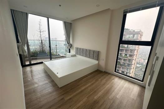 Elegant and spacious 3 bedrooms apartment for rent at SolForest Ecopark