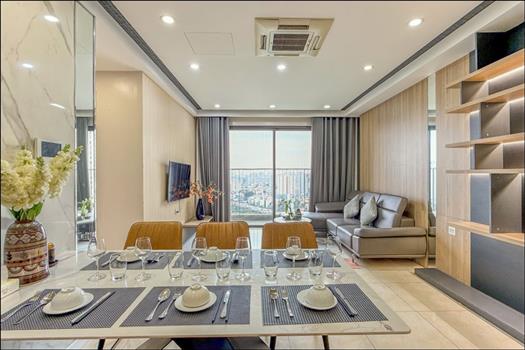Luxury 3 Bedroom Apartment  in Vinhomes D’Capitale Tran Duy Hung, lake and park view