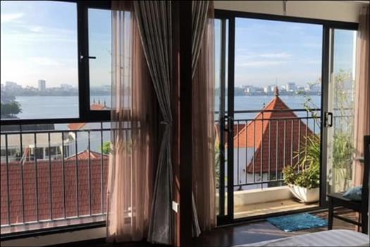 Beautiful and lake view 1 bedroom apartment in Xuan Dieu, Tay Ho