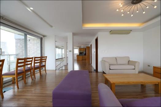 Stunning Duplex 3 bedrooms in Le Duan street, Dong Da, lake view, good price