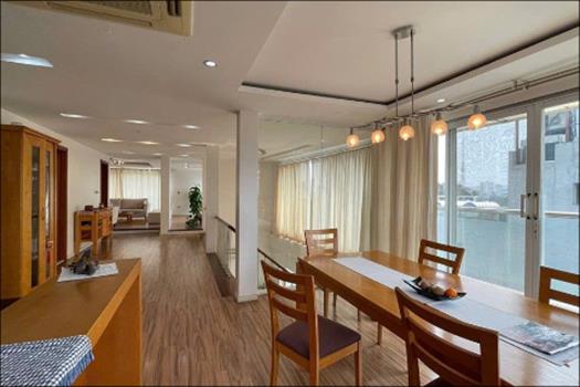 Stunning Duplex 3 bedrooms in Le Duan street, Dong Da, lake view, good price