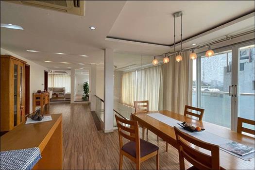 Stunning Duplex 3 bedrooms in Le Duan street, Dong Da, lake view, good price