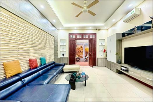 Beautiful house with 4 bedrooms in Au Co street, Tay Ho, good deal