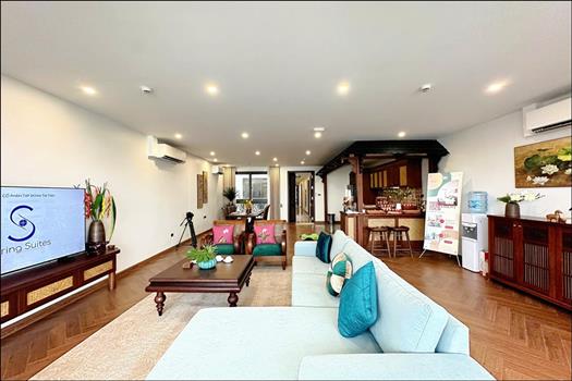 Super spacious and lake view 3 bedroom apartment in Xuan Dieu, Tay Ho