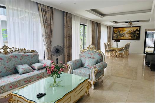Royal-style villa for rent in Park River, Ecopark with full furnished