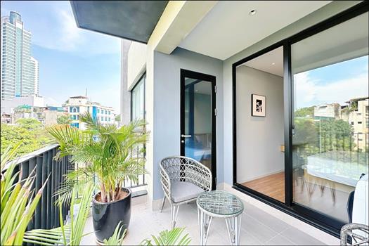 Amazing lake view 3 bedroom apartment in Truc Bach area, Ba Dinh