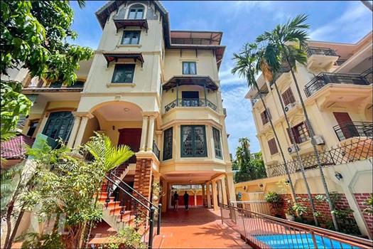 Nice villa 5 bed with swimming pool and billiard table to rent in Tay Ho