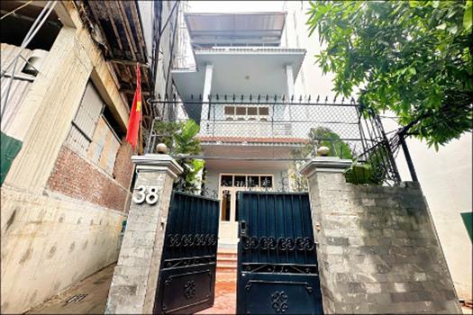 Cozy house with 5 rooms for rent in Au Co, Tay Ho