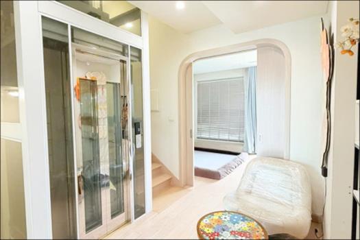 Nice house with large view and elevator in The Manor Central Park
