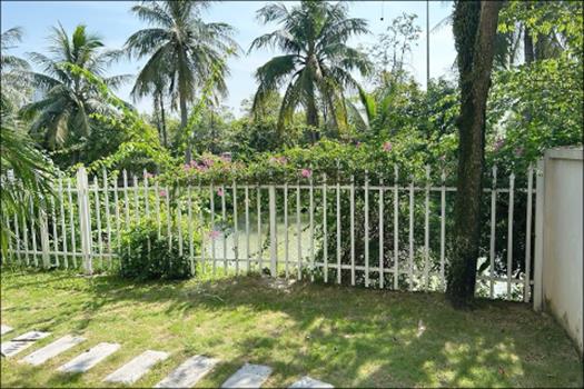 A nice villa garden 4 bedrooms for rent in Vinhomes Riverside