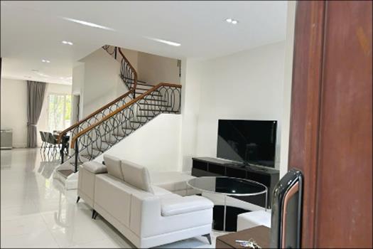 A nice villa garden 4 bedrooms for rent in Vinhomes Riverside