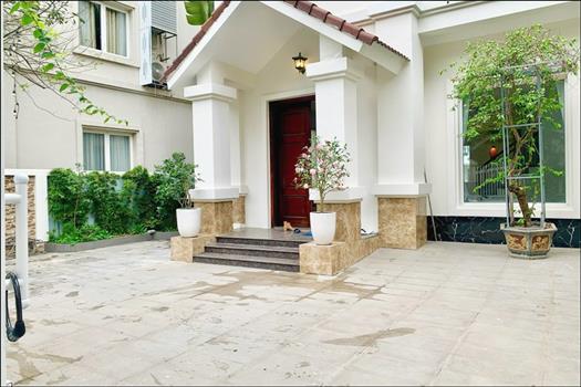A beautiful villa for rent in Vinhomes Riverside
