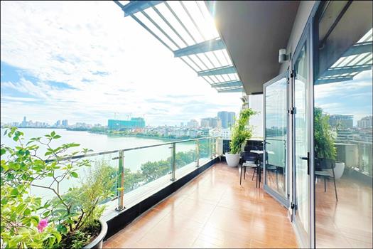 Lake view and spacious 3 bedrooms for rent in Tay Ho