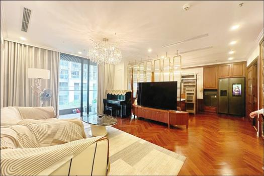 Nice and spacious 3 bedroom apartment in Vinhomes Symphony