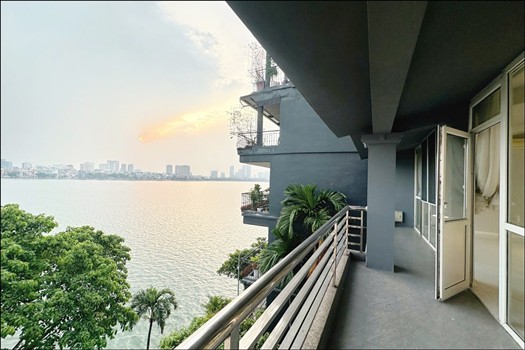 West Lake view house with 8 room for rent in Tay Ho