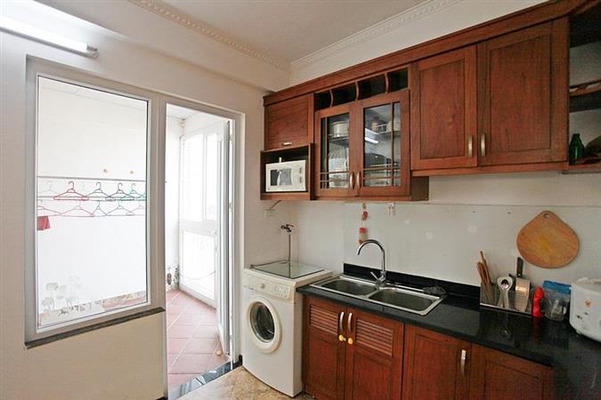 2bedrooms large natural light apartment por rent in lac long quan tay ho 15 59676