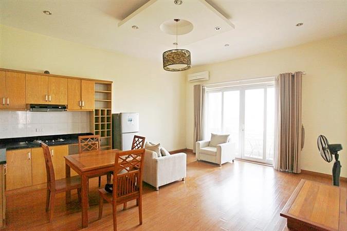 garden and street view 2 bedroom apartment for rent in xuan dieu tay ho 2 06987