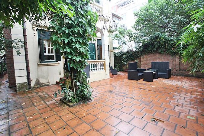 high quality 4 bedroom house in to ngoc van big courtyard 018 64641