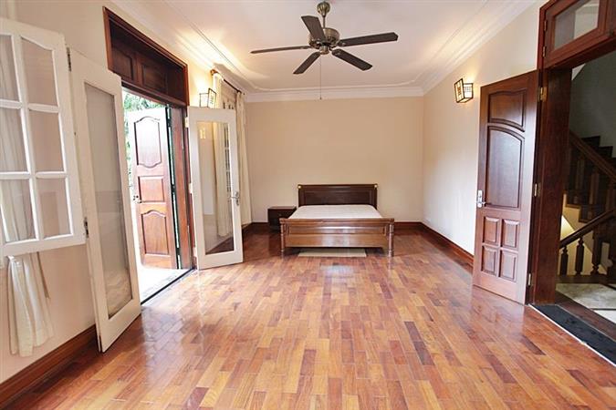 high quality 4 bedroom house in to ngoc van big courtyard 024 57259