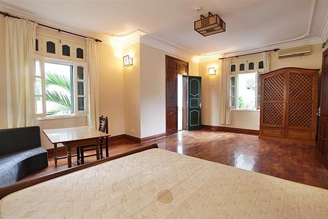 high quality 4 bedroom house in to ngoc van big courtyard 031 27783