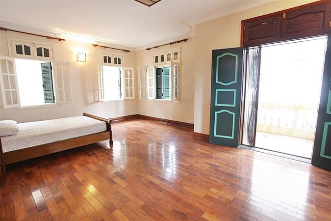 high quality 4 bedroom house in to ngoc van big courtyard 044 72408